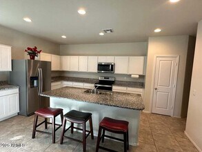 7811 West Riverside Avenue in Phoenix, AZ - Building Photo - Building Photo