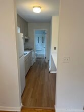 17 Dow St, Unit 2 in New London, CT - Foto de edificio - Building Photo