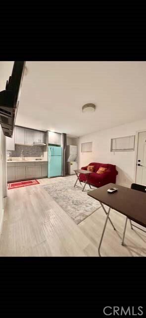 7949 Tampa Ave in Los Angeles, CA - Building Photo