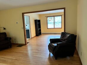 23 Taylor Rd in New Milford, CT - Building Photo - Building Photo