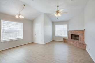 9708 Avenue U - B Ave in Lubbock, TX - Building Photo - Building Photo