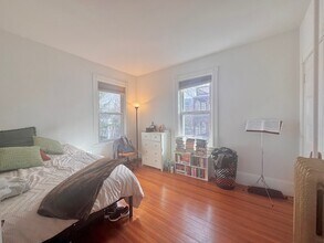 98 Cypress St, Unit 3 in Brookline, MA - Foto de edificio - Building Photo