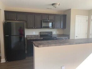 2229 N Greenwood Dr in Johnson City, TN - Building Photo - Building Photo