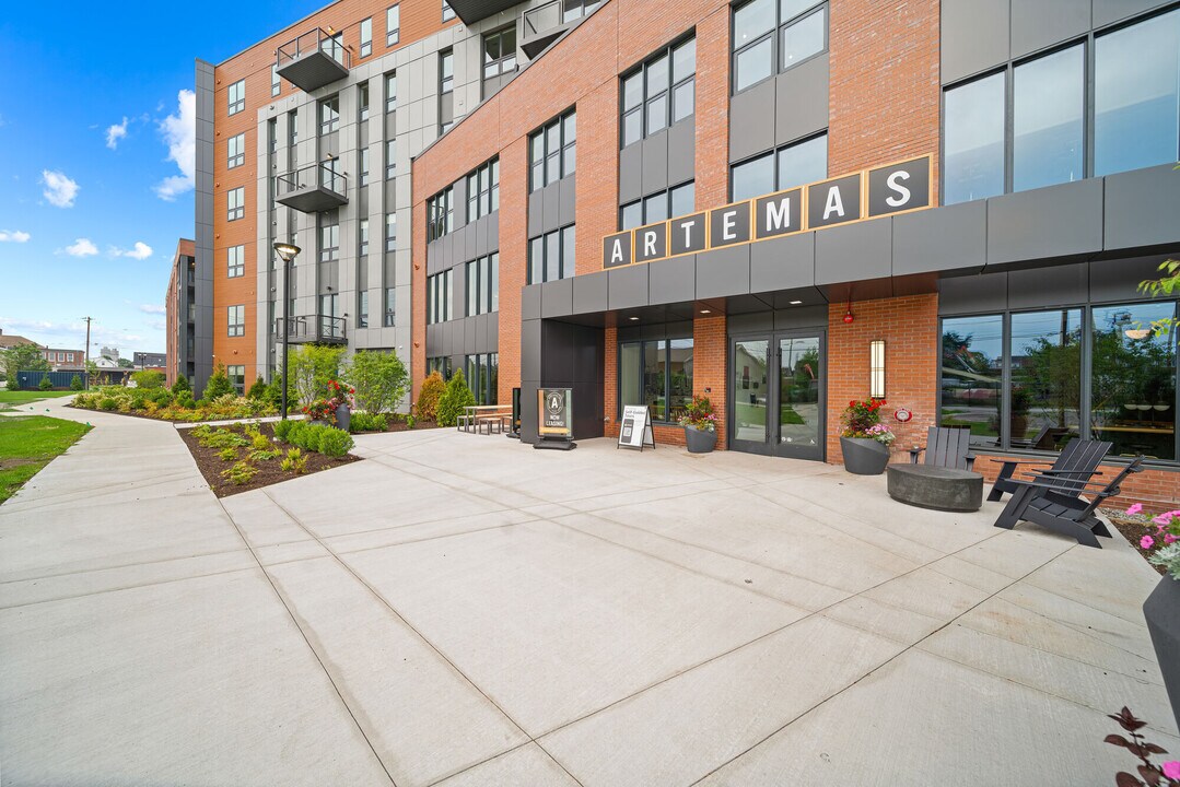 Artemas in Everett, MA - Foto de edificio