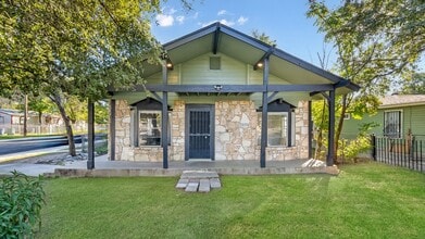 2600 Morales St in San Antonio, TX - Building Photo - Building Photo