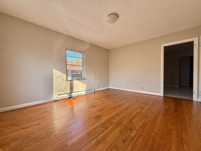 4344 Kirby Ave in Cincinnati, OH - Foto de edificio - Interior Photo