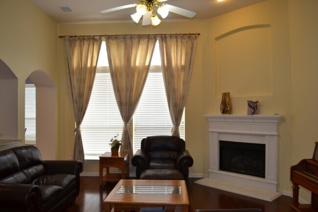 4400 Avebury Dr in Plano, TX - Building Photo - Building Photo