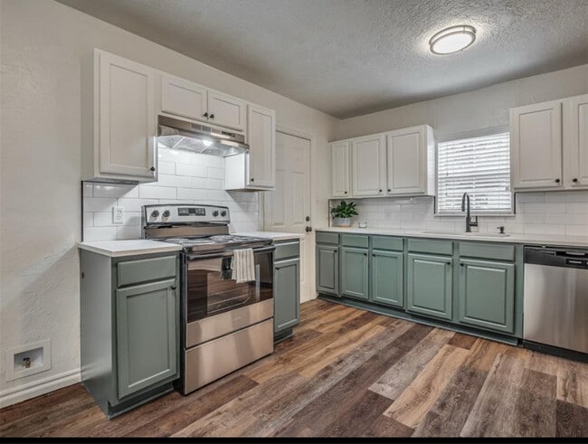 property at 907 Dakota St