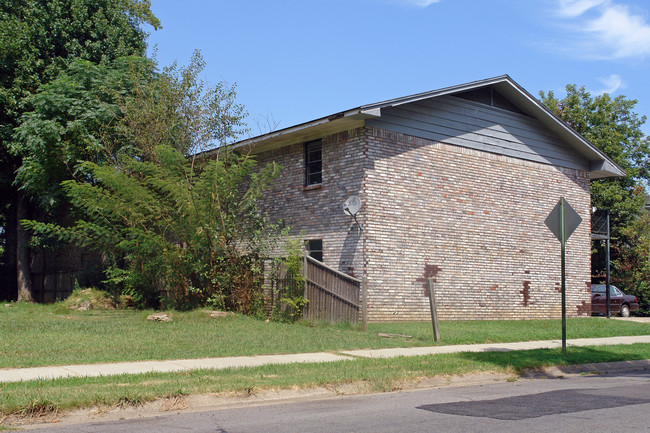 1118 N J St in Fort Smith, AR - Foto de edificio - Building Photo