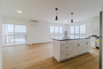 975 Brookside Dr in Fredericton, NB - Building Photo - Building Photo