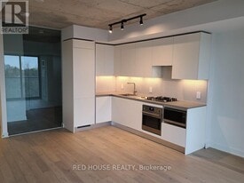 2720 Dundas St W in Toronto, ON - Building Photo