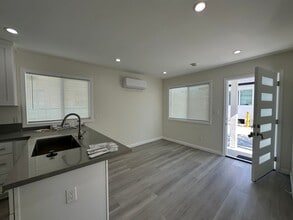 8153 San Juan Ave in South Gate, CA - Building Photo - Building Photo