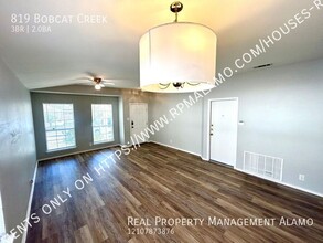 819 Bobcat Creek in San Antonio, TX - Building Photo - Building Photo