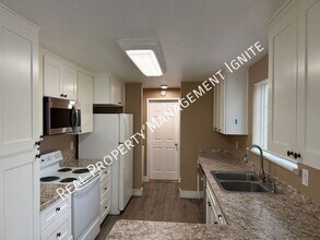 1954 NE Red Rock Ln in Bend, OR - Building Photo - Building Photo