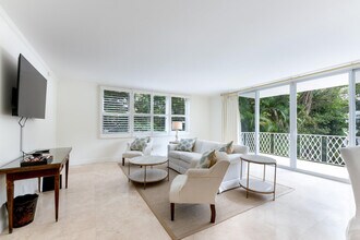 434 Chilean Ave in Palm Beach, FL - Building Photo - Building Photo