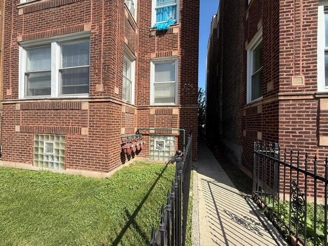 3332 W Polk St in Chicago, IL - Building Photo - Building Photo