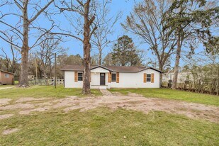 338 S Walker Rd in Cleveland, TX - Building Photo