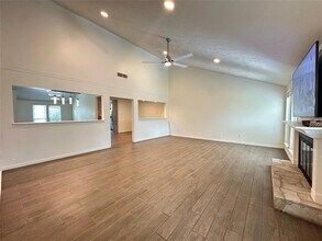 3031 S Blue Meadow Cir in Sugar Land, TX - Building Photo - Building Photo