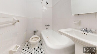 95 Christopher St in New York, NY - Building Photo - Building Photo