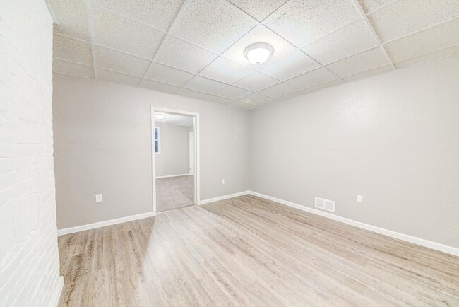 52 Ruth St, Unit Apt 3