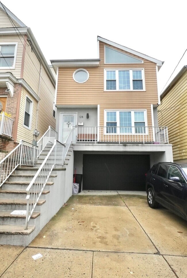 property at 128 W 45th St