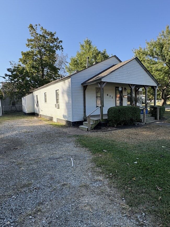 631 W 5th in Ada, OK - Building Photo - Building Photo