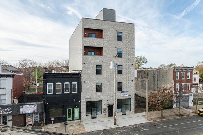 4408 Lancaster Ave in Philadelphia, PA - Foto de edificio - Building Photo