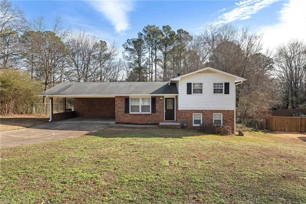 320 Crossville Ct in Roswell, GA - Building Photo
