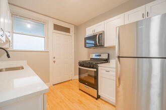 2422 W Fargo Ave in Chicago, IL - Building Photo - Building Photo