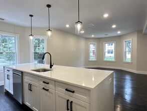 131 Grampian Way in Boston, MA - Foto de edificio - Building Photo