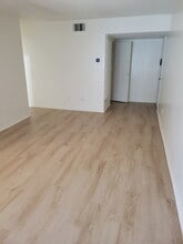 1360 W Lambert Rd, Unit Woodlake Village in La Habra, CA - Foto de edificio - Building Photo