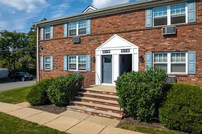 Country Village in Dover, NJ - Foto de edificio - Building Photo