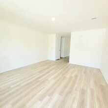 1719 Camazay Dr in Sumter, SC - Building Photo - Building Photo