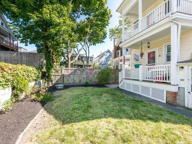 20 Prescott St, Unit 2 in Salem, MA - Foto de edificio - Building Photo
