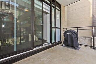 262 Lakeshore Rd W in Mississauga, ON - Building Photo - Building Photo