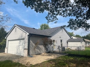 7461 Cobblestone E Dr in Indianapolis, IN - Building Photo - Building Photo