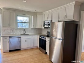 7 Dale St in Stamford, CT - Building Photo