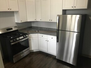 3042 W Sunnyside Ave-Unit -D3 in Chicago, IL - Building Photo - Building Photo