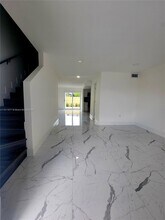 5913 SW 36th Ct in Davie, FL - Building Photo - Building Photo