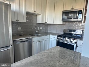 8315 N Brook Ln in Bethesda, MD - Building Photo - Building Photo