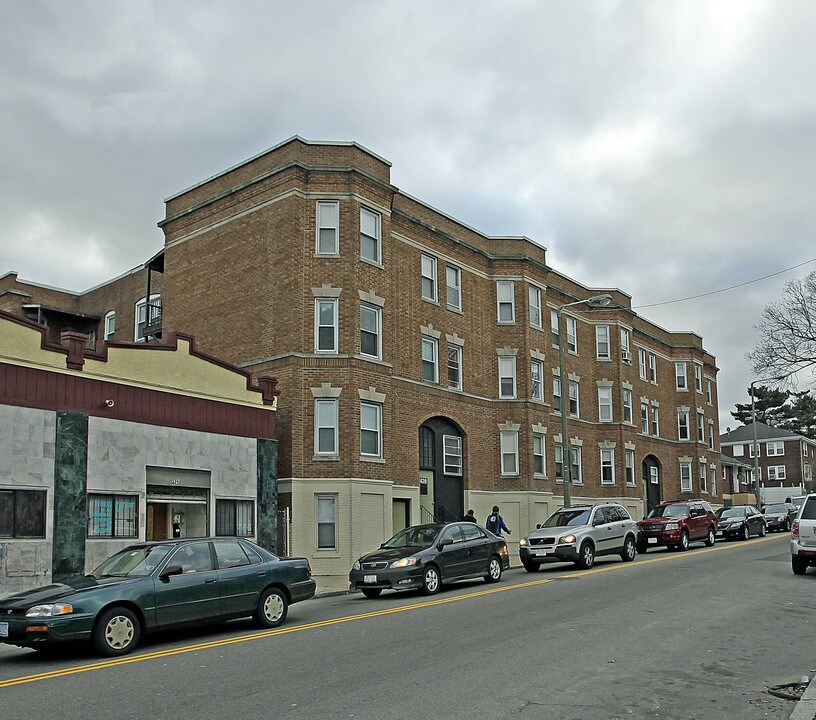 428 Adams St in Boston, MA - Building Photo