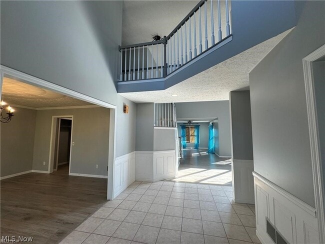 242 Ravenshollow Dr in Cuyahoga Falls, OH - Building Photo - Building Photo