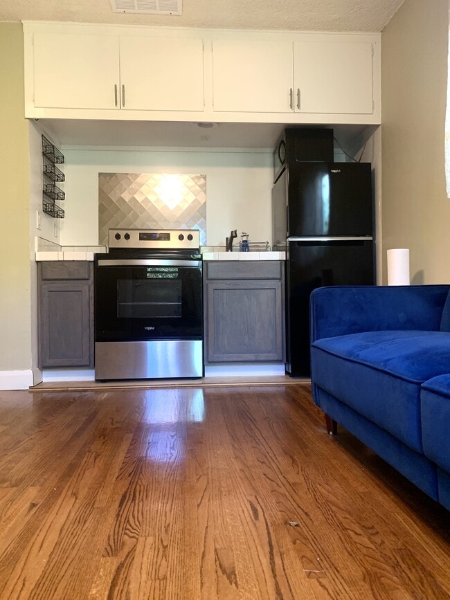 2004 S Meyler St, Unit Back