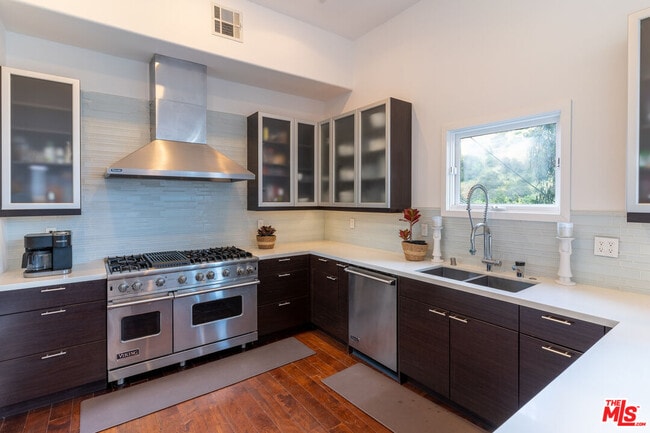 1857 N Beverly Dr in Beverly Hills, CA - Building Photo - Building Photo