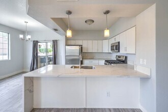 10233 King Henry Ave in Las Vegas, NV - Building Photo - Building Photo