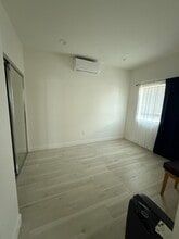 1049 Davis Ave in Glendale, CA - Building Photo - Building Photo