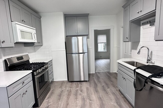 74 Antwerp St, Unit 2 in Boston, MA - Building Photo - Building Photo