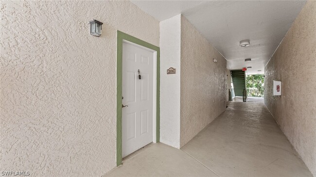 23540 Walden Center Dr in Bonita Springs, FL - Building Photo - Building Photo