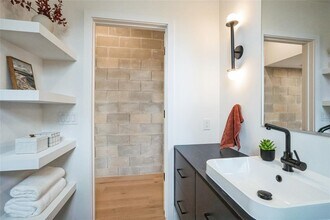 700 Denson Dr in Austin, TX - Building Photo - Building Photo