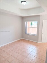 654 SW 106th Ave in Pembroke Pines, FL - Foto de edificio - Building Photo